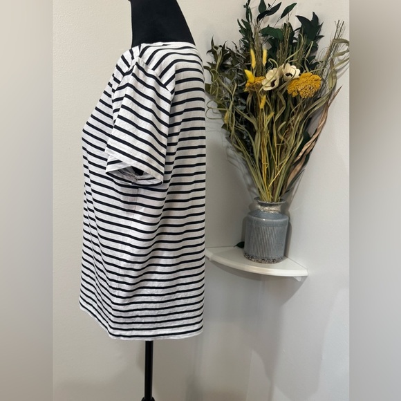 H&M Black and White striped Short Sleeve Spring/Summer pull over Top Size Medium - Picture 2 of 9